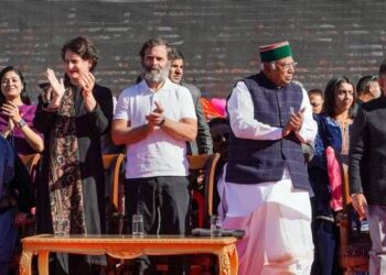 হিমাচলে মুখ্যমন্ত্রী পদে শপথ সুখুর, বিভেদ ভুলে হাজির নেতারা