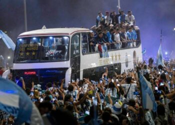 দেশে ফিরলেন মেসিরা, বিশ্বকাপ পৌঁছল আর্জেন্টিনায়