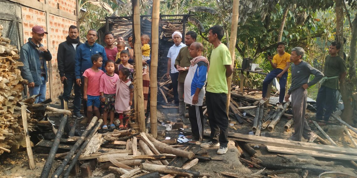 মেটনাথল খাসিয়াপুঞ্জিতে অগ্নিকাণ্ডে ভস্মীভূত গৃহ