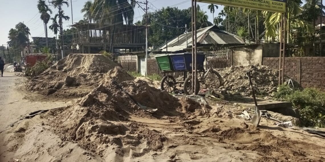 বদরপুরের গুরুত্বপূর্ণ সড়কজুড়ে অবৈধ বালু-পাথর
