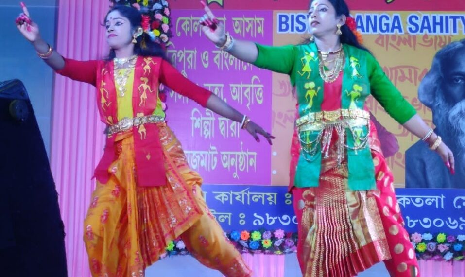 পশ্চিমবঙ্গে বিশ্ববঙ্গের আসরে দারুণ সাড়া নৃত্যনীড়ের