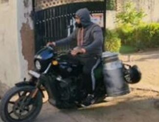 হার্লে ডেভিডসনে চড়ে দুধ বিক্রি !