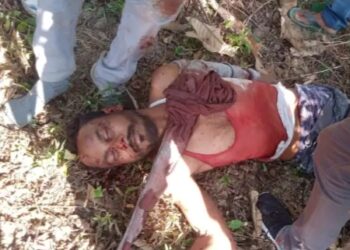 রাতাবাড়িতে দুর্ঘটনাগ্রস্ত পিকনিক গাড়ি, হত ২