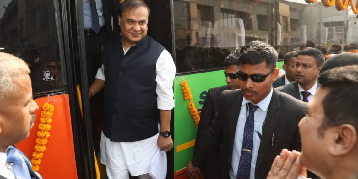 গুয়াহাটিতে চালু ১০০টি সিএনজি বাস