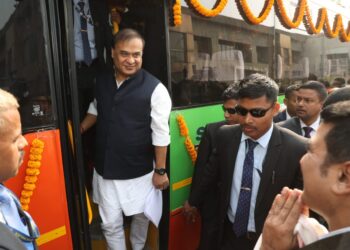 গুয়াহাটিতে চালু ১০০টি সিএনজি বাস