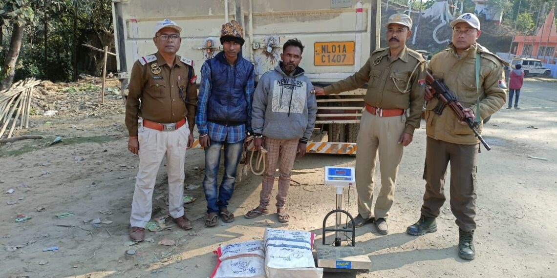 চুরাইবাড়ি ওয়াচপোস্টে গাঁজা সহ আটক ২