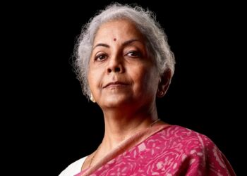 মধ্যবিত্তের চাপ বুঝেন নির্মলা