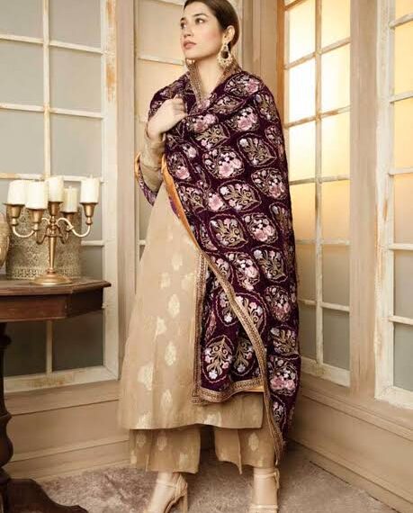 শীতের বিয়েবাড়িতে কেমন সাজবেন