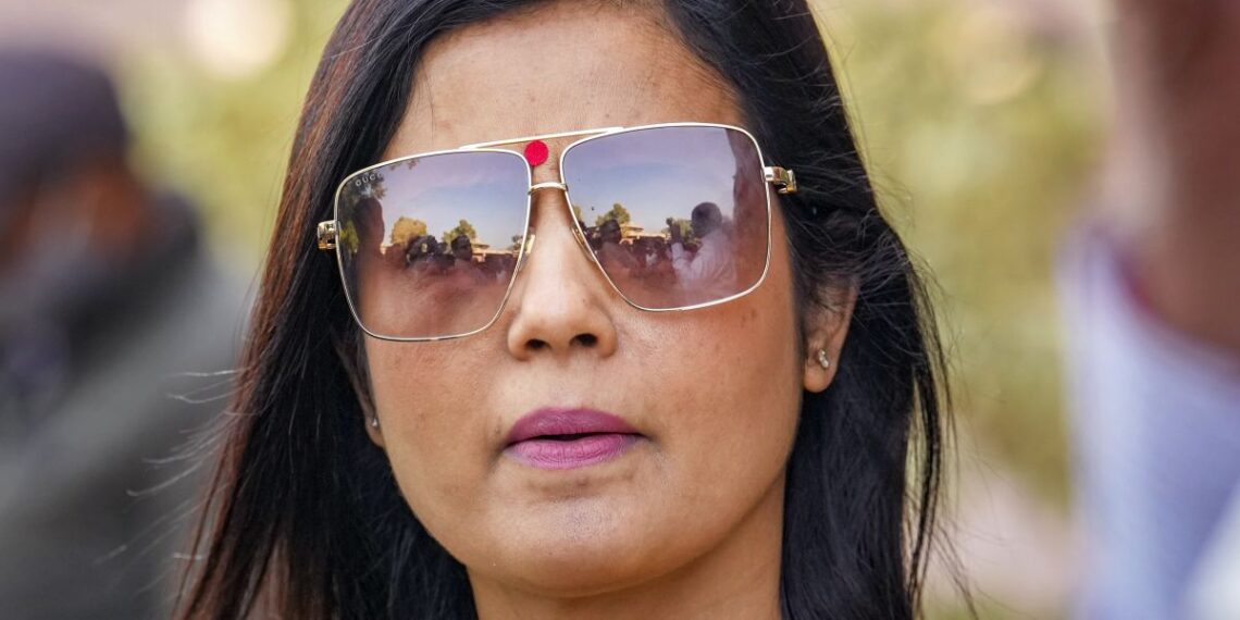 লোকসভায় মহুয়ার বিরুদ্ধে অসংসদীয় শব্দ ব্যবহারের অভিযোগ