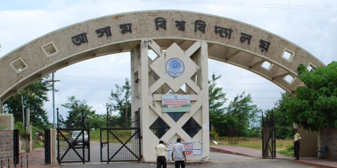 বিশ্ববিদ্যালয়ের পড়ুয়াকে মারপিট, উত্তেজনা, সড়ক অবরোধ