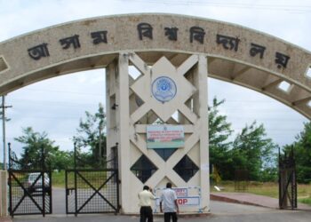 বিশ্ববিদ্যালয়ের পড়ুয়াকে মারপিট, উত্তেজনা, সড়ক অবরোধ