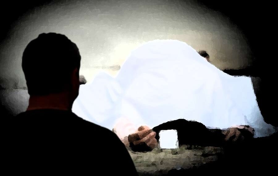 বন্ধুর মাথা কেটে ব্যাগে ভরে থানায় হাজির যুবক!