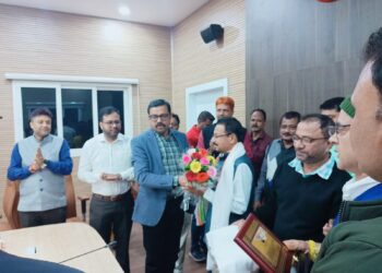 অবসরে ডিসি অফিসের বরিষ্ঠ সহায়ক মিলন উদ্দিন লস্কর, বিদায় সংবর্ধনা