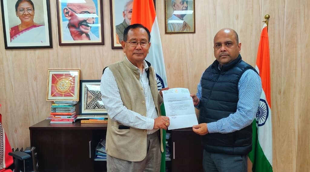 শিলচরে পাসপোর্ট সমস্যা, বিদেশ প্রতিমন্ত্রীর দ্বারস্থ রাজদীপ