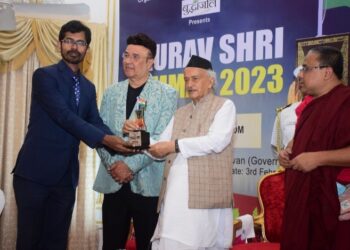 ডাঃ সম্বুদ্ধ ধরকে গৌরব শ্রী সম্মাননা মহারাষ্ট্রের রাজ্যপালের