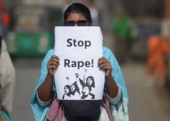 পঞ্চম শ্রেণীর ছাত্রীকে গণধর্ষণ, ধৃত  স্কুলের পিওন