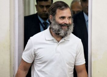 সাংবাদিককে ধমকে বিপাকে রাহুল