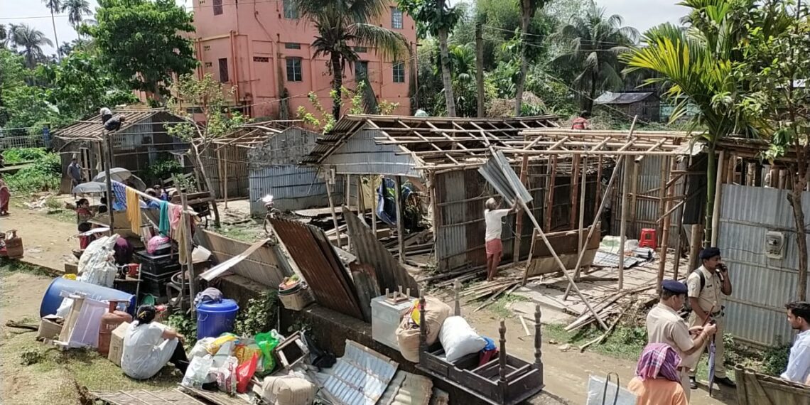 করিমগঞ্জে রেল বিভাগের উচ্ছেদ অভিযান