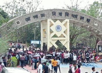 আন্দোলনরত পড়ুয়াদের দাবি মানল আসাম বিশ্ববিদ্যালয়