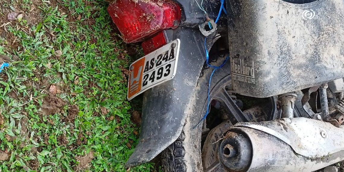 লালায় দুর্ঘটনায় আহত ২ , সড়ক অবরোধ