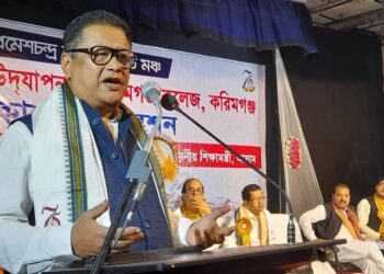 করিমগঞ্জ কলেজের জয়গান পেগুর কণ্ঠে