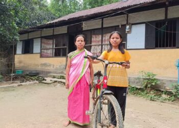 প্রতিকূলতাকে পিছনে ফেলে সাফল্যের শীর্ষে সিনাম