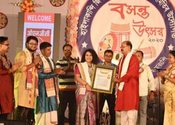 হাইলাকান্দিতে বিহুর মঞ্চ কাঁপালেন শিল্পী জুবলী বরুয়া