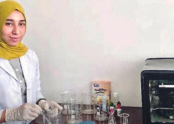 বাড়িতেই লুকিয়ে ল্যাব বানিয়ে ইঞ্জিনিয়ারিং ডিগ্রি  আফগান তরুণীর