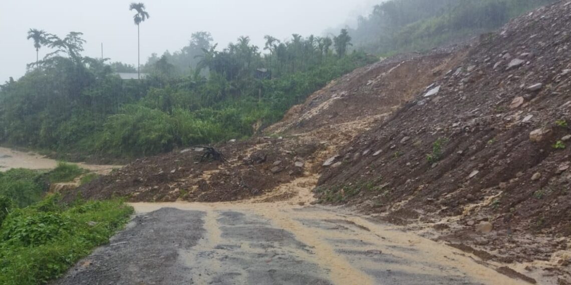 ফের শিলচর-হাফলং জাতীয় সড়কে ভূমিধস