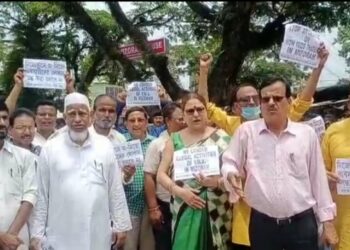 অমিজো ব্যবসায়ীদের হয়রানি, শিলচরে ধর্না