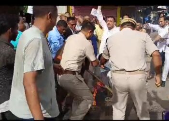 হাইলাকান্দিতে মূখ্যমন্ত্রীর কুশপুত্তলিকা দাহ করে কংগ্রেস