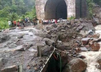 সোনাপুর টানেলের কাছে ফের ধস, আবদ্ধ হাজারো গাড়ি