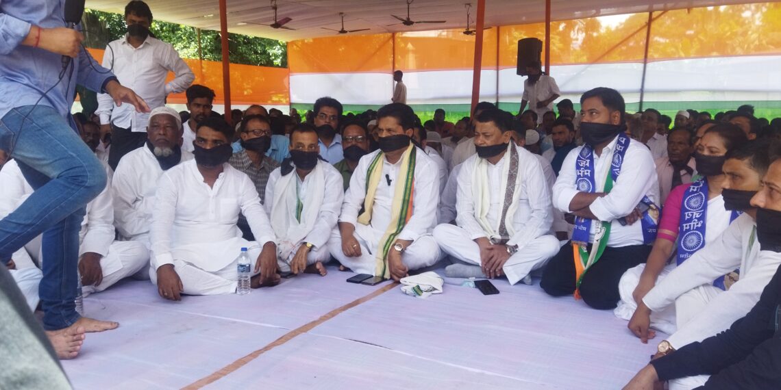 রাহুল গান্ধীর শাস্তি, শিলচরে মৌন সত্যাগ্রহ কংগ্রেসের