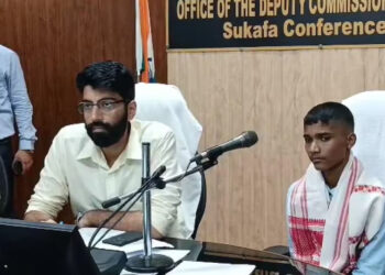 একদিনের জেলাশাসক বাগান শ্রমিকের ছেলে ভাগ্যদীপ