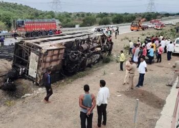 চলন্ত বাসে আগুন, জীবন্ত দগ্ধ হয়ে মৃত ২৫