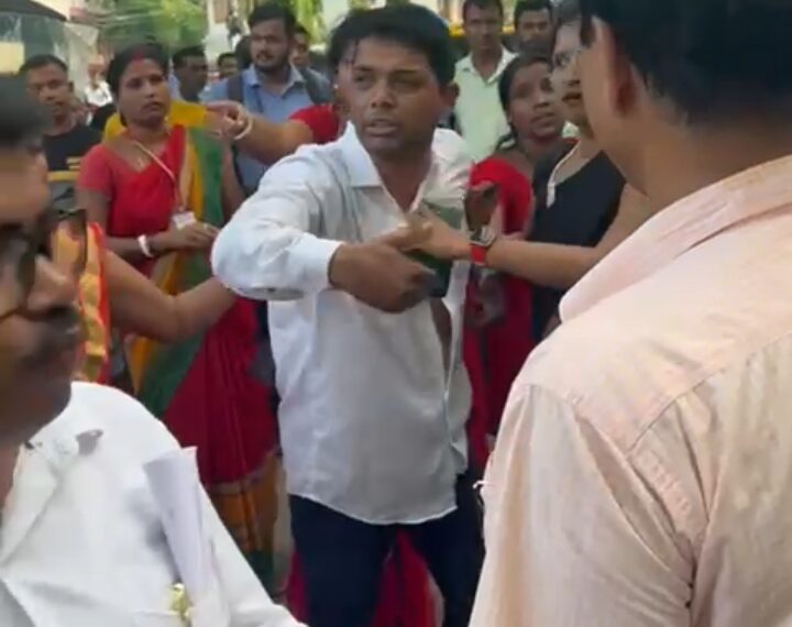 শিলচরে প্রকাশ্য রাস্তায়  মহিলাদের হাতে প্রহৃত আইনজীবী