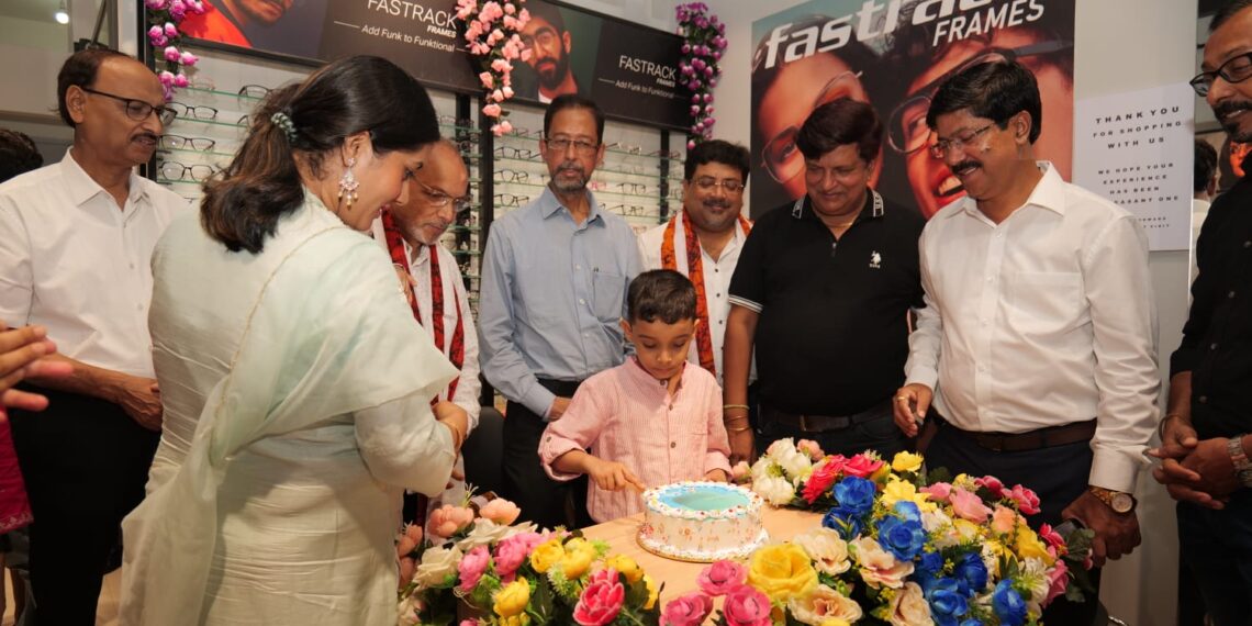 টাইটান আই প্লাস : শিলচরে ২য় শোরুমের উদ্বোধন