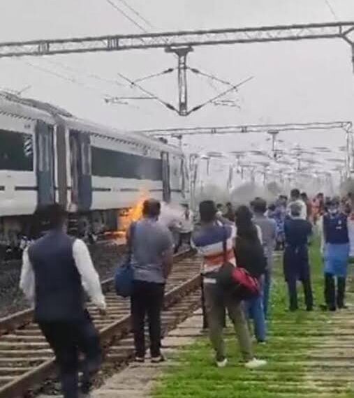 এবার বন্দে ভারত ট্রেনে ভয়াবহ আগুন