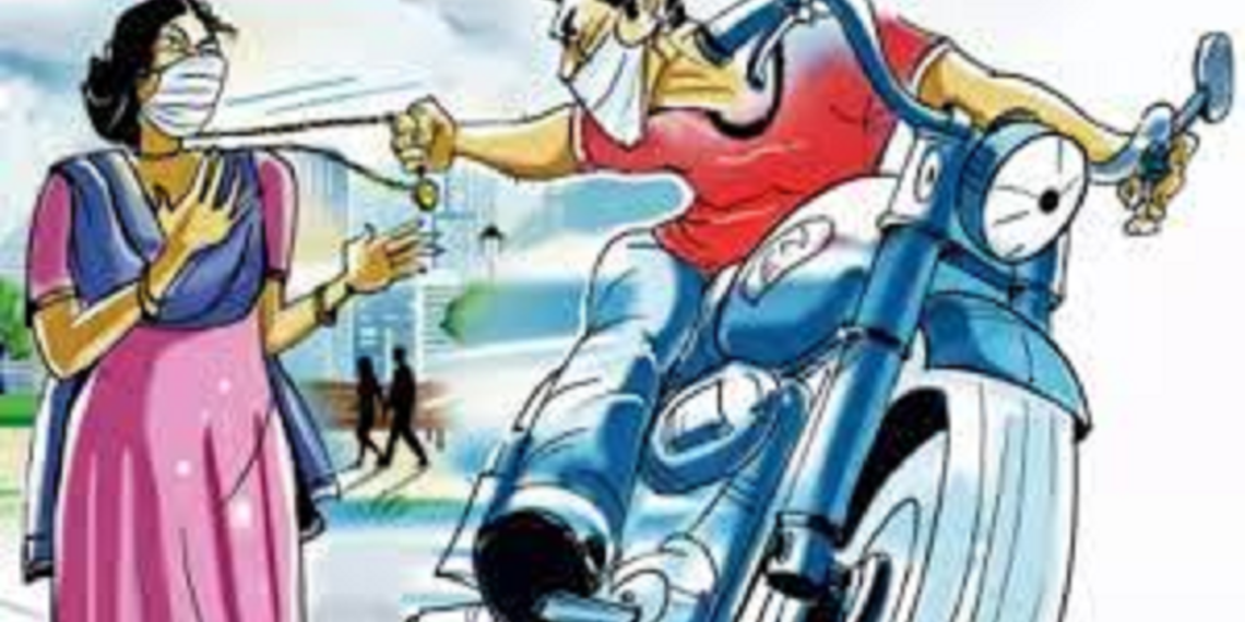 বেপরোয়া ছিনতাই, অর্থ খোয়ানোর সঙ্গে প্রাণ নিয়েও শঙ্কা