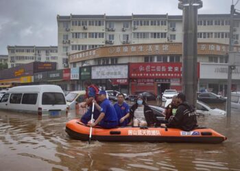 চিনে বন্যায় নিহত ১১ , নিখোঁজ ২৭