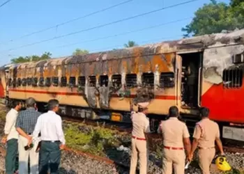 তামিলনাড়ুতে চলন্ত ট্রেনে বিধ্বংসী আগুন, মৃত ১০