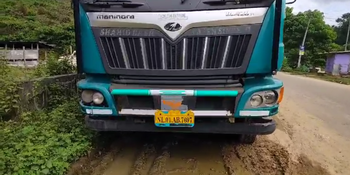 জিরিঘাটে ৪০ বস্তা বার্মিজ সুপারি বাজেয়াপ্ত, ধৃত চালক