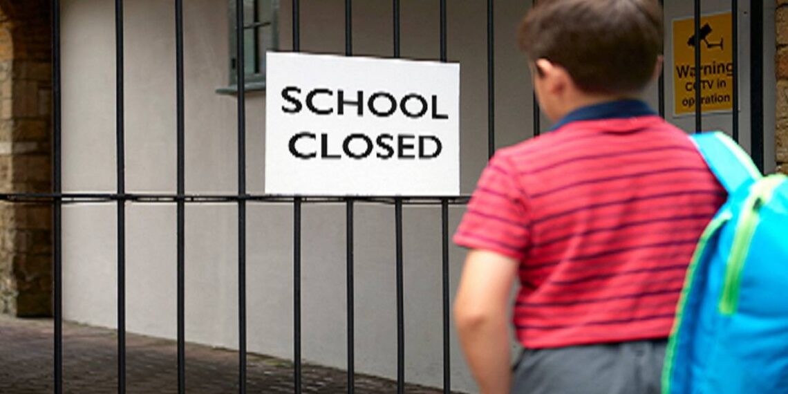 রাজ্যে বন্ধ হচ্ছে আরও ১১ হাজার স্কুল, তীব্র প্রতিক্রিয়া এআইডিএসও’র