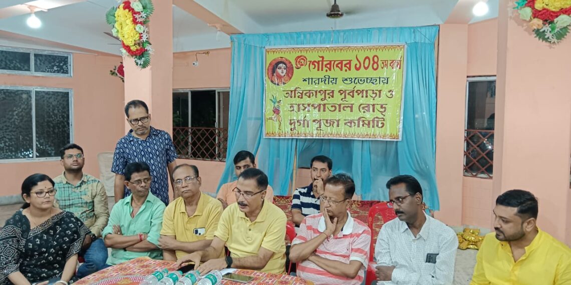 সোনার পাতায় মোড়া প্রতিমা, উদ্বোধনে আসরানী