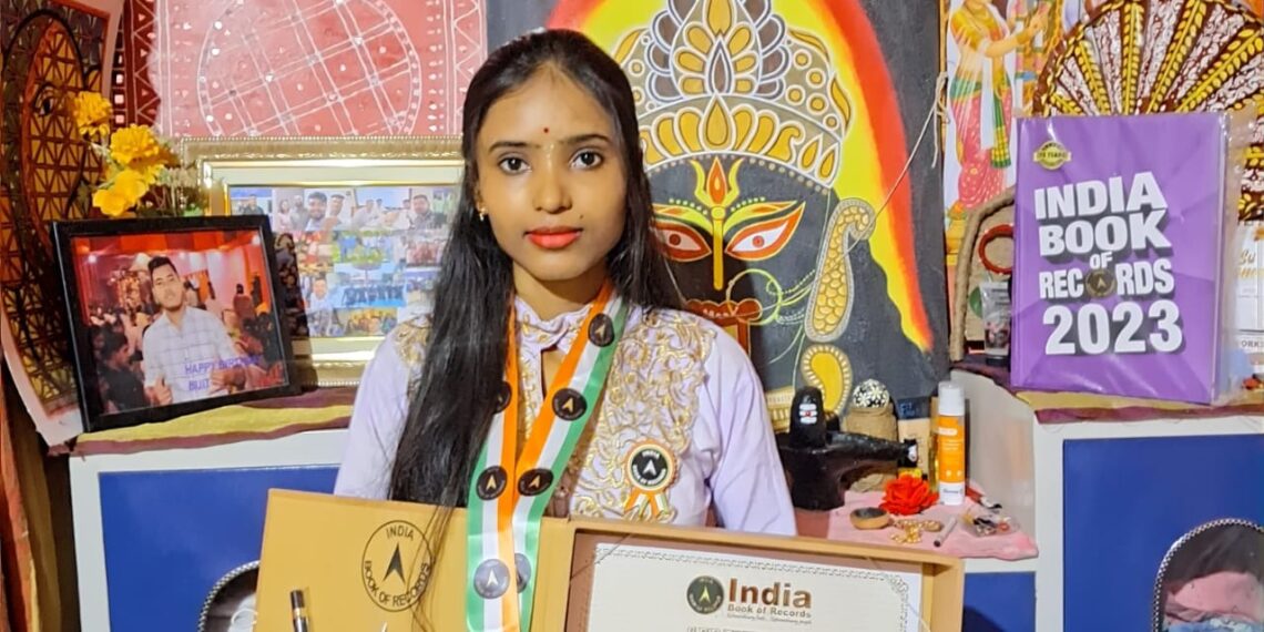 চিড়ার মধ্যে ৩০টি দেশের জাতীয় পতাকা এঁকে ইন্ডিয়া বুক অব রেকর্ডসে  শালগঙ্গার মেয়ে