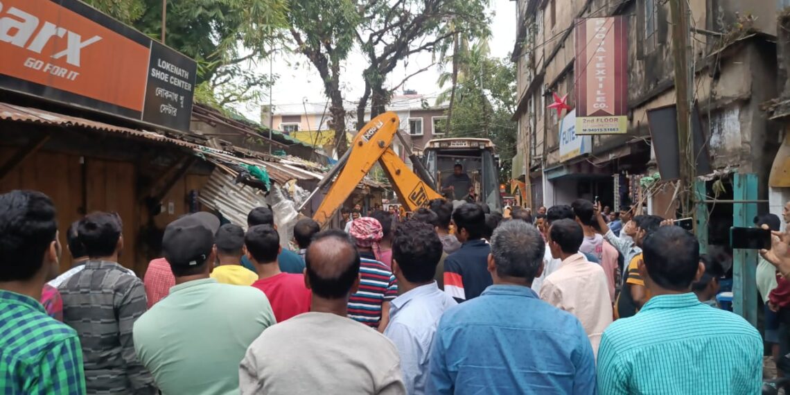 শহরজুড়ে উচ্ছেদ পুরসভার