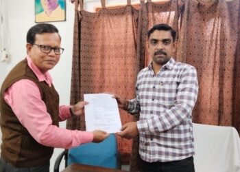 শিলচরে কংগ্ৰেসের টিকিট চাইলেন আইনজীবী পীযূষকান্তি দাস