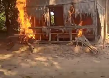 জিরিঘাটে উগ্রপন্থীদের আস্তানা জ্বালিয়ে দিল জনতা