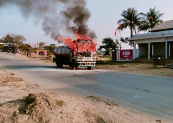 রামনগরে ওয়েল ট্যাঙ্কারে আগুন, উত্তেজনা