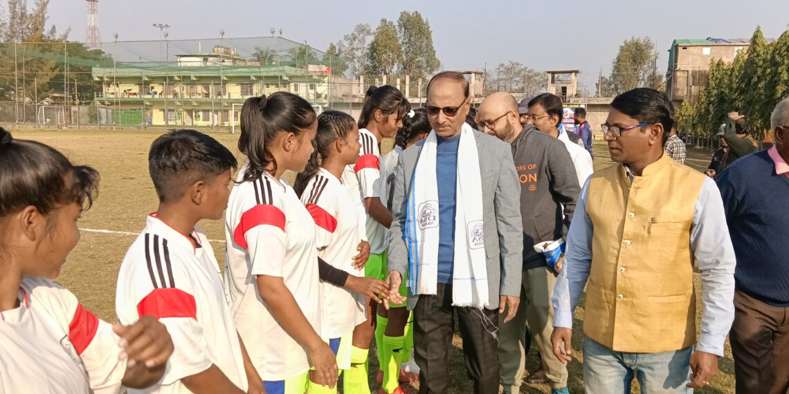 সাময়িক প্রসঙ্গ কাপ মহিলা ফুটবলে  বড় জয় দিয়ে অভিযান শুরু করল পিডব্লুডি